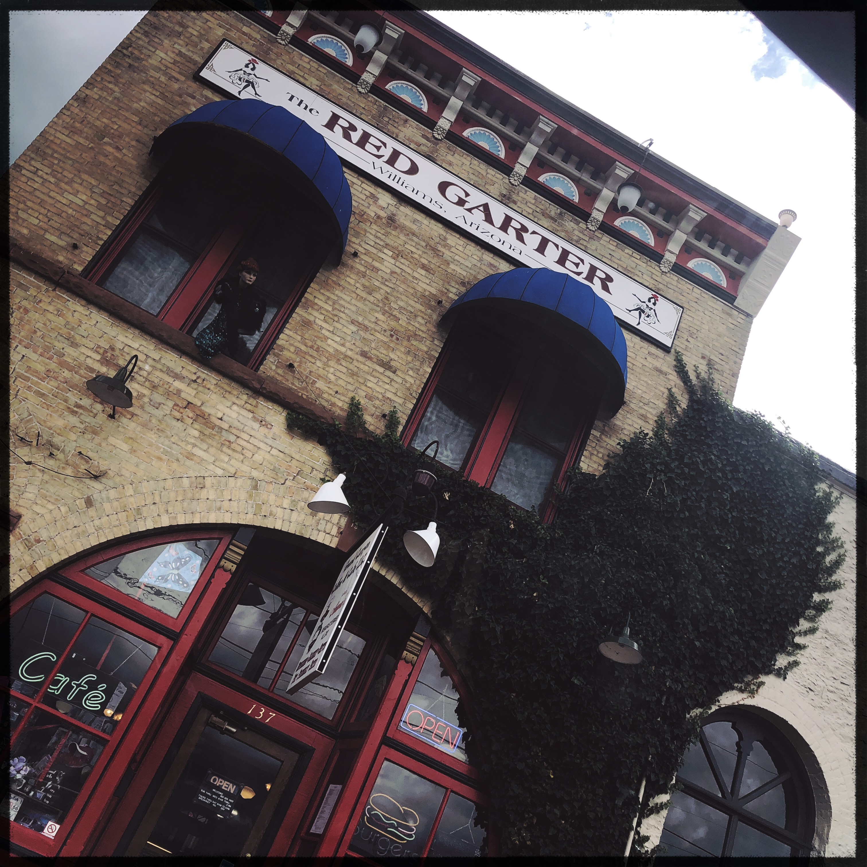 HipstamaticPhoto-556662979.662893