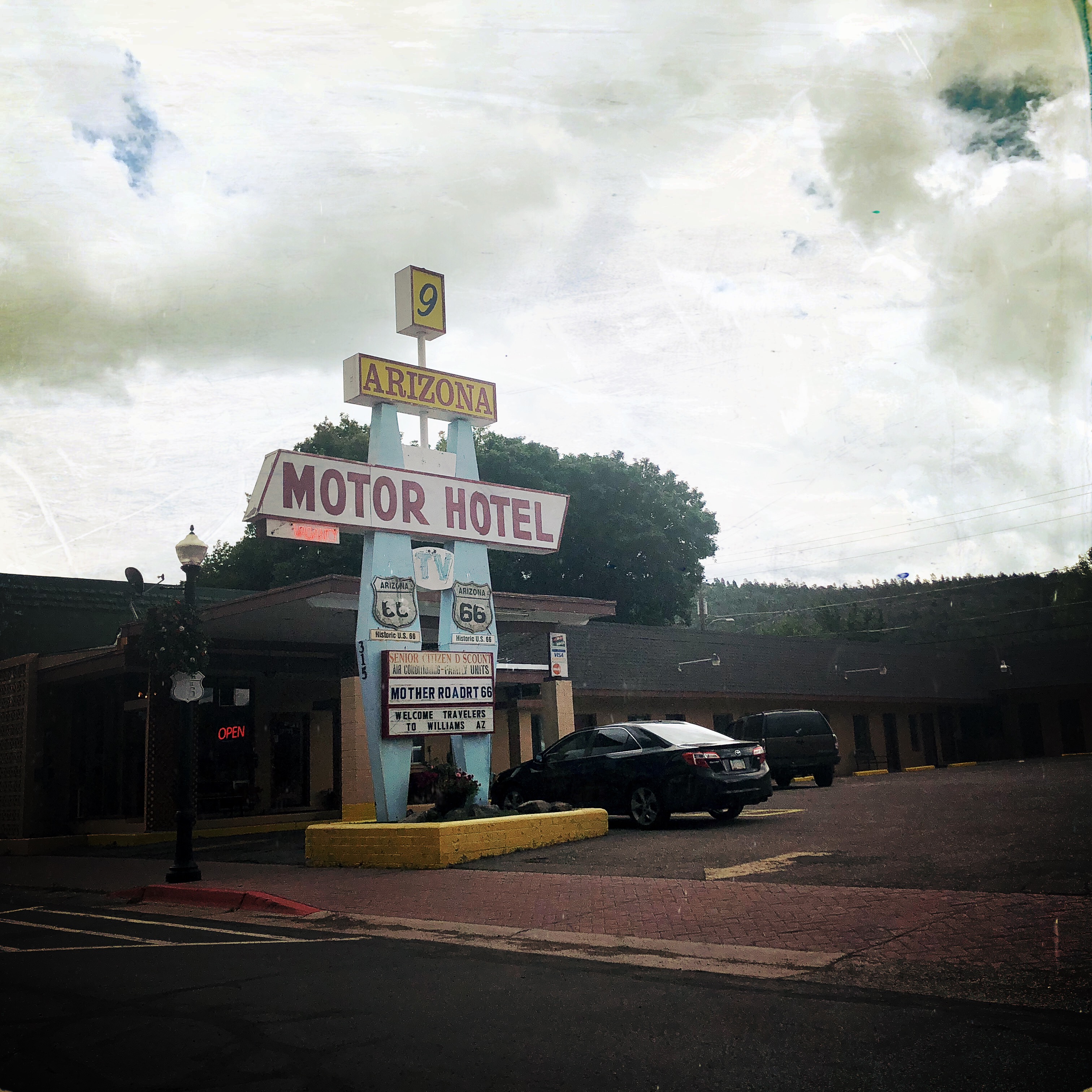 HipstamaticPhoto-556665922.749766